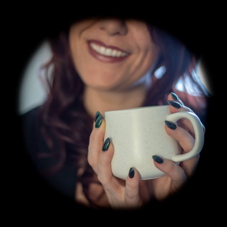 Danielle met koffie, samen koffie drinken om eens kennis te maken?